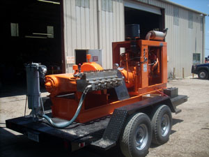 10000 lb/pulg� @ 30 galones/min Wheatly 165, Cummins 200 hp tanque 100 galones